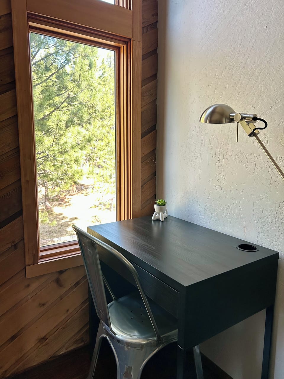 Dedicated workspace overlooking the pines!