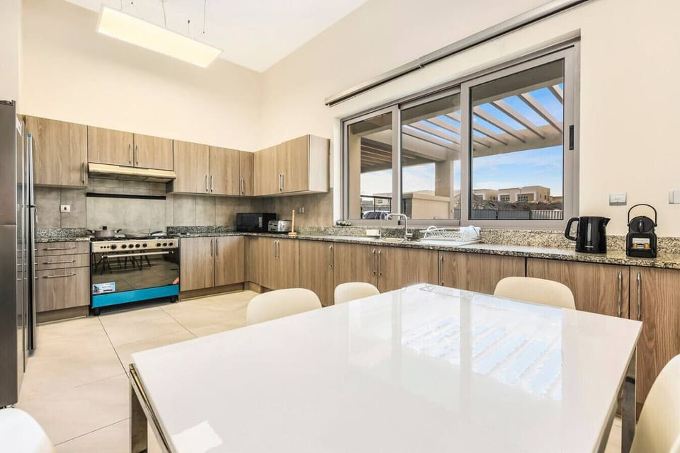 Spacious Kitchen: Sleek countertops and stunning views for culinary adventures await you!