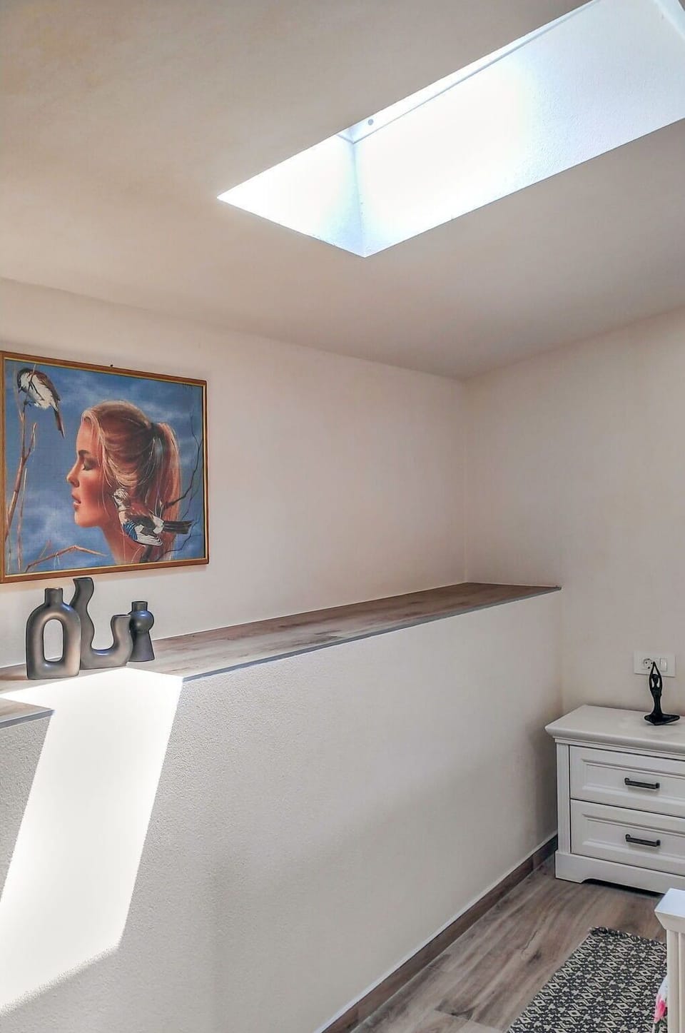 Wall, Interior Design, Ceiling, Wood, Flooring, Floor, Lighting, Room, Apartment, Furniture