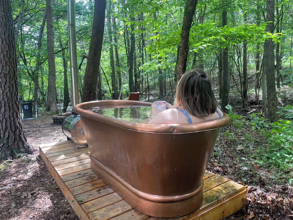 Outdoor spa tub