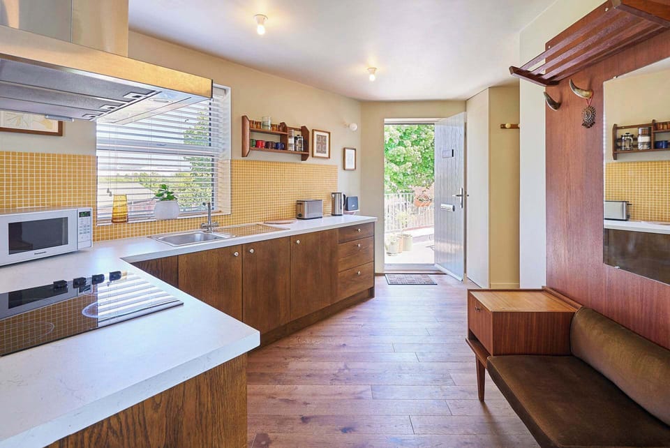 Apartment 2, Lewes Road, Newhaven - Host & Stay