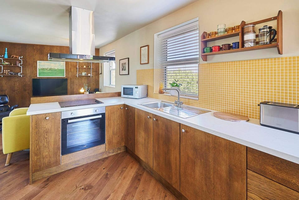 Apartment 2, Lewes Road, Newhaven - Host & Stay