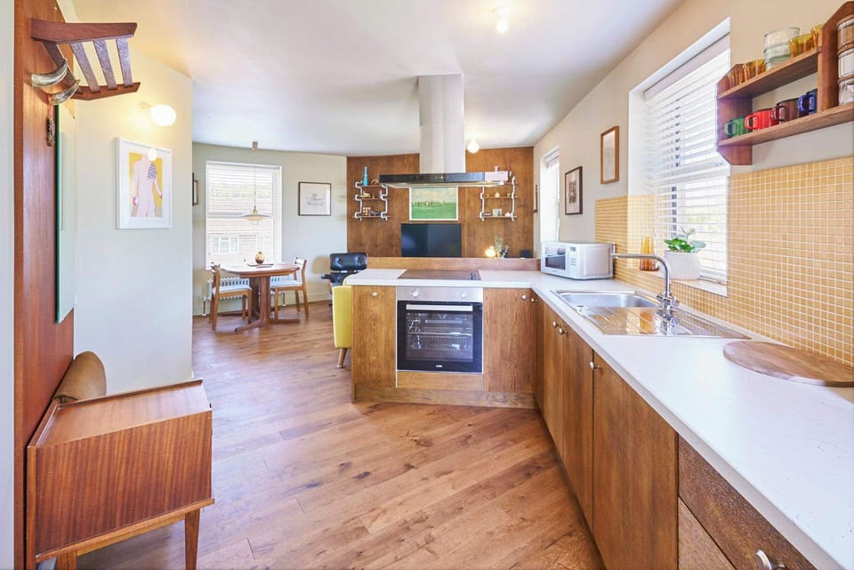 Apartment 2, Lewes Road, Newhaven - Host & Stay