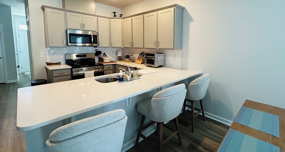 Breakfast bar with 3 stools