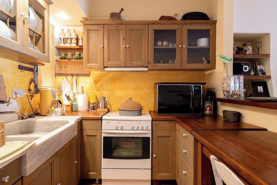 Fully-equipped kitchen