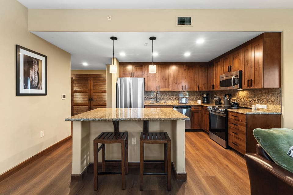Breakfast Bar with seating for 2