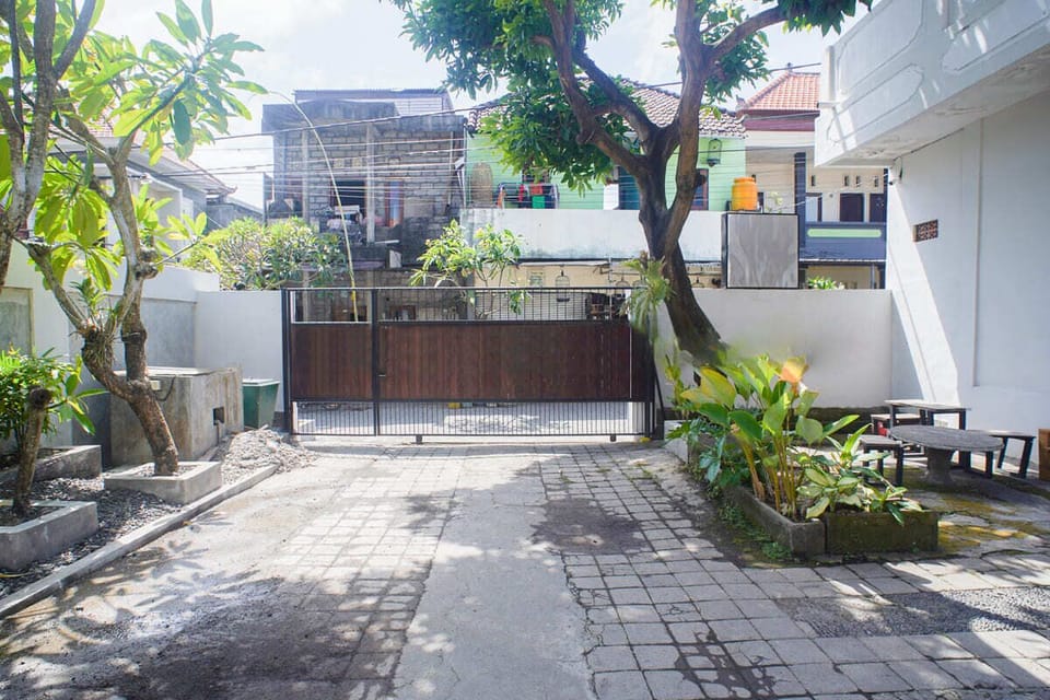 Entrance & Parking