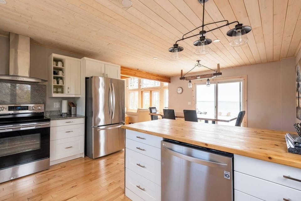 Modern kitchen open concept to dining area