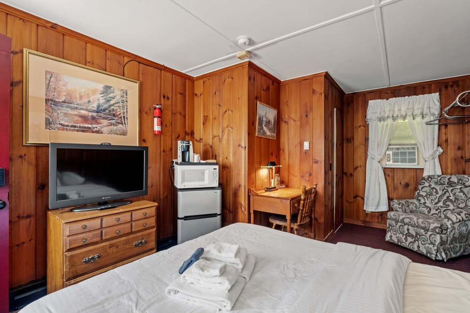 Classic charm meets convenience in this inviting room with plush seating, a work desk, and reliable WiFi.