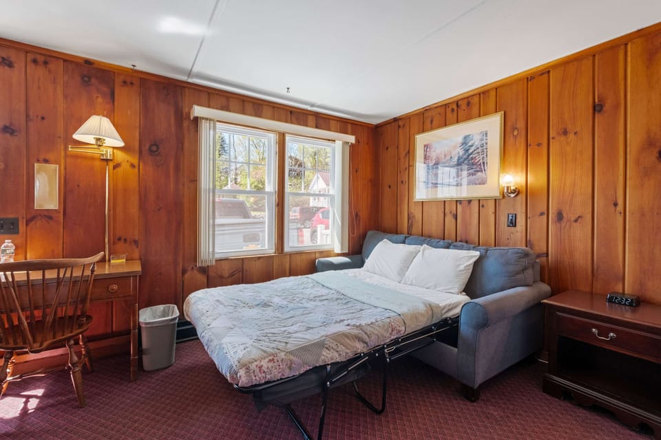 Need extra sleeping space? This unit includes a pull-out sofa bed, great for kids or an additional guest.