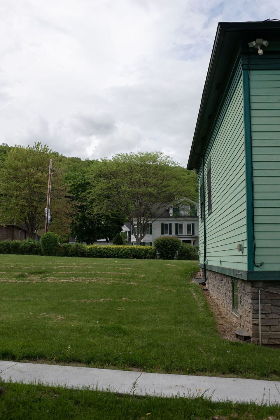 JS Hubbs Guest House Side Yard