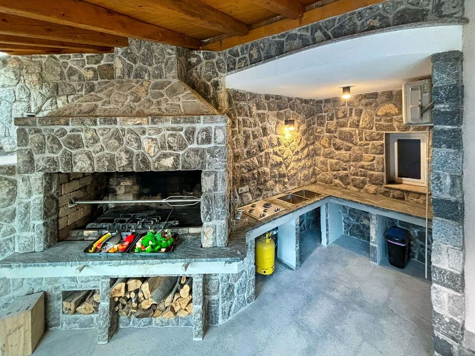 Stone Wall, Natural Material, Design, Tile, Brick, Flagstone