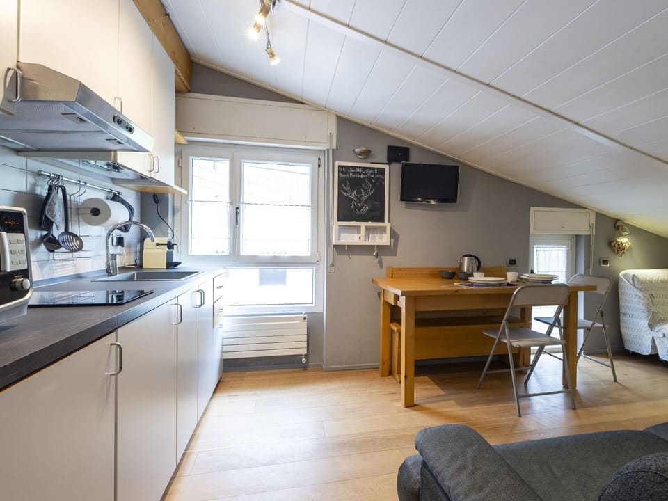 Outdoor Furniture, Home, Furniture, Door, Outdoor Table, Chair, Kitchen & Dining Room Table, Shade, Balcony, Porch