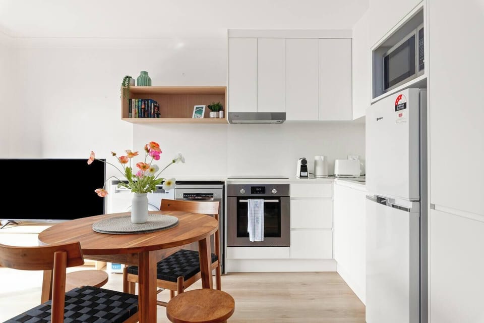 Gather around the inviting timber table for breakfast or a quiet dinner, all while surrounded by vibrant décor.