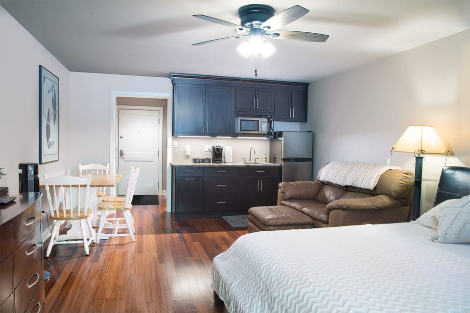 King with sofa and kitchenette