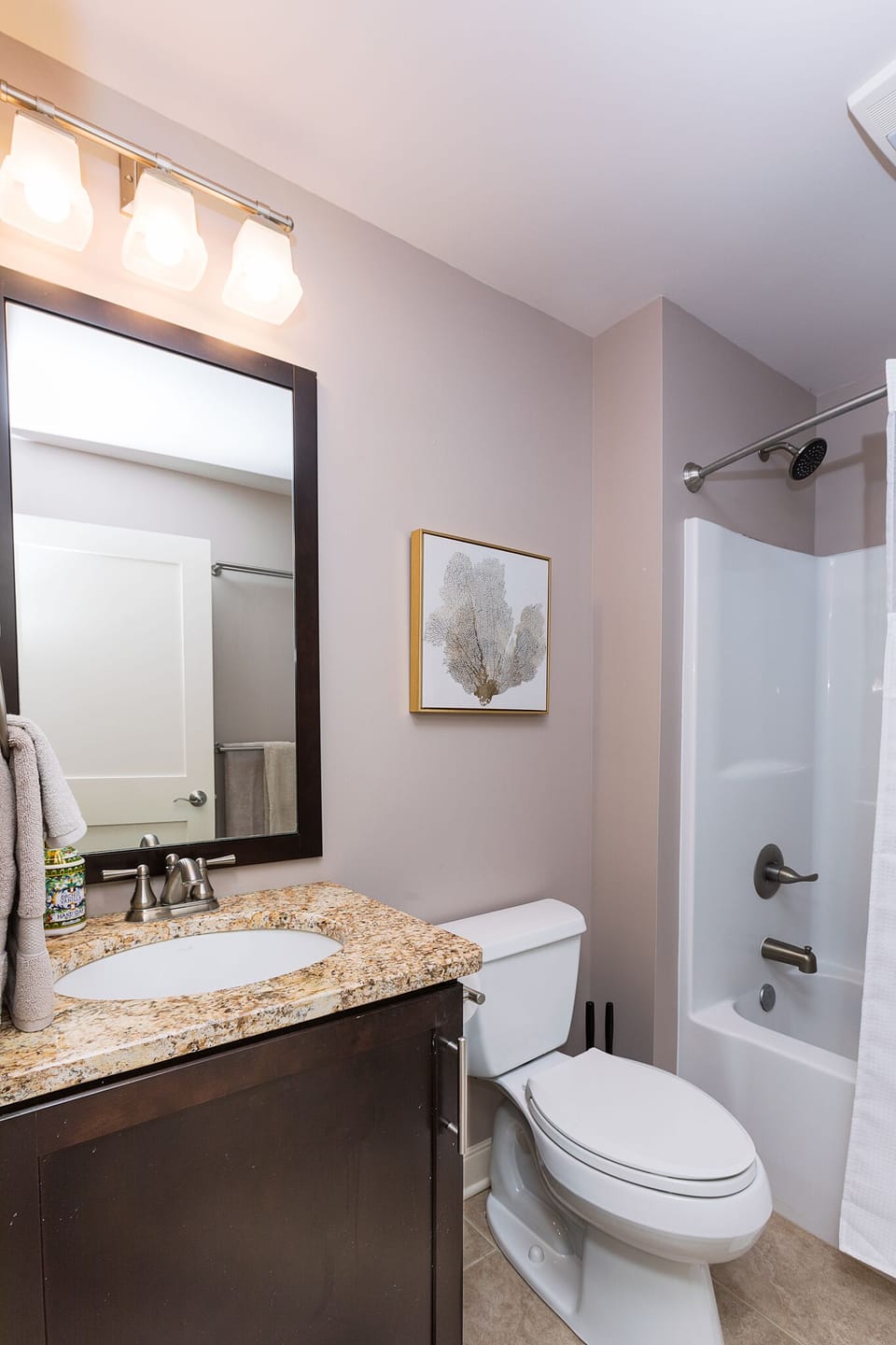 Full Bathroom 1