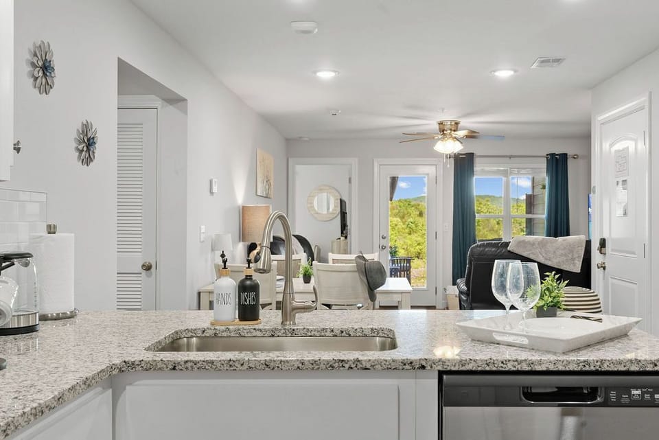 Enjoy the Ozark mountains from the kitchen!