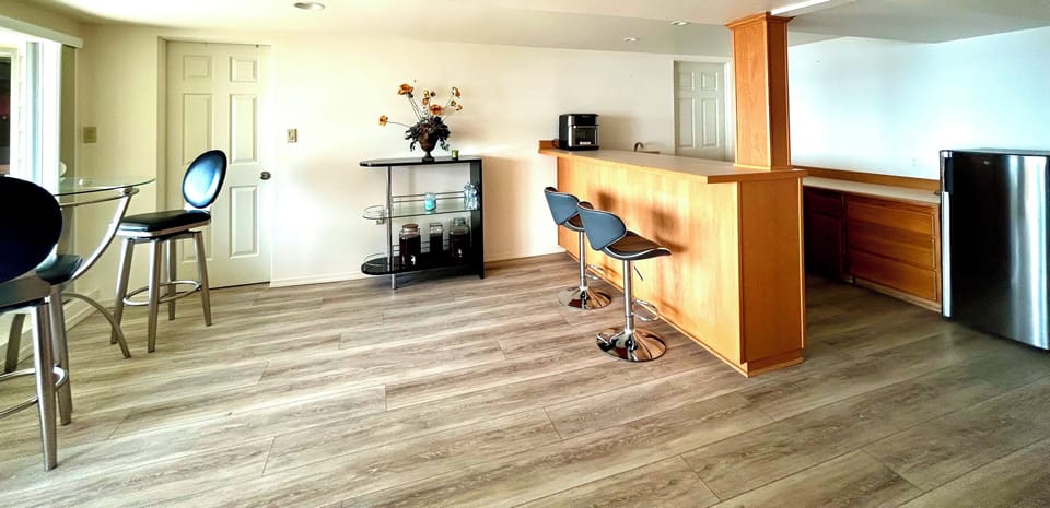 Kitchen bar seating