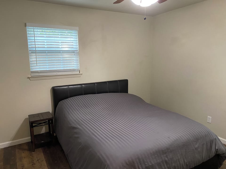 Queen bedroom #2