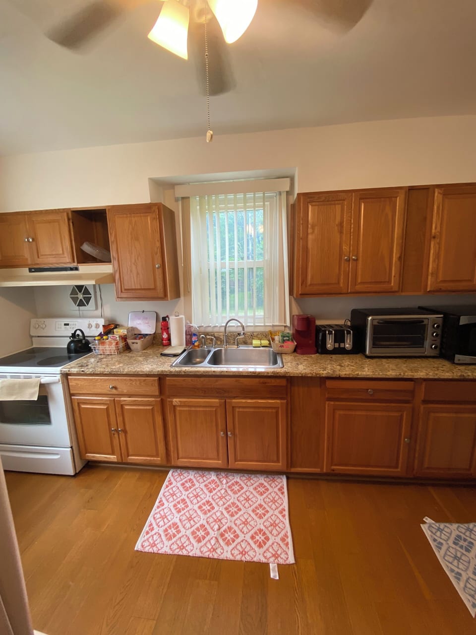 Full kitchen