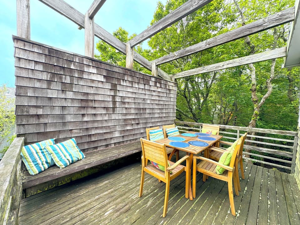 Upstairs deck dining area