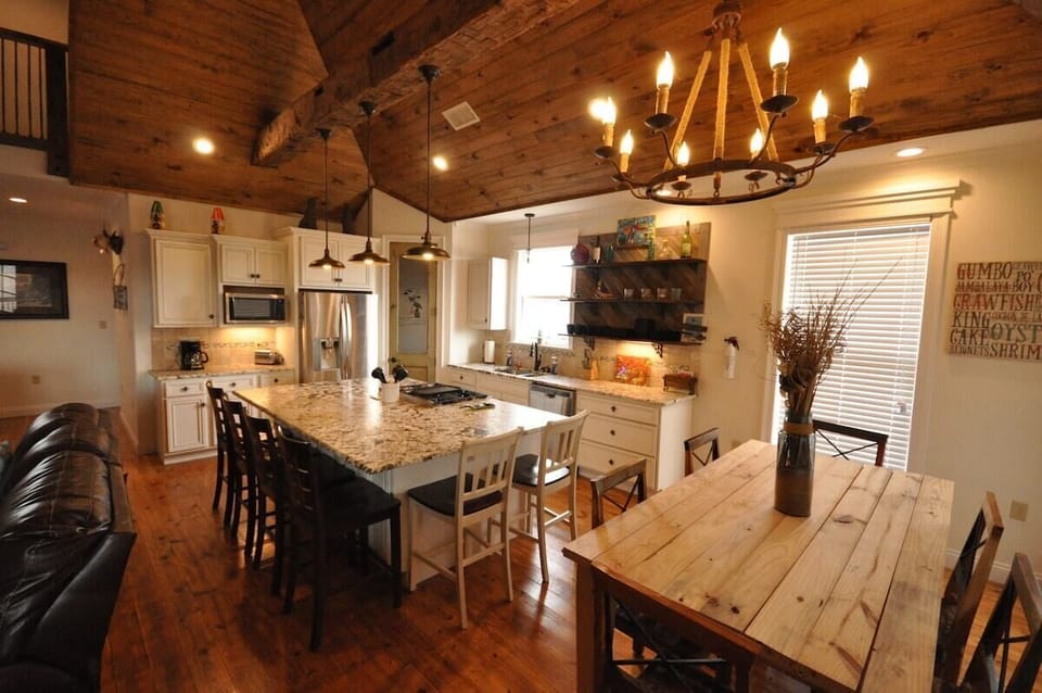 Kitchen and dining table