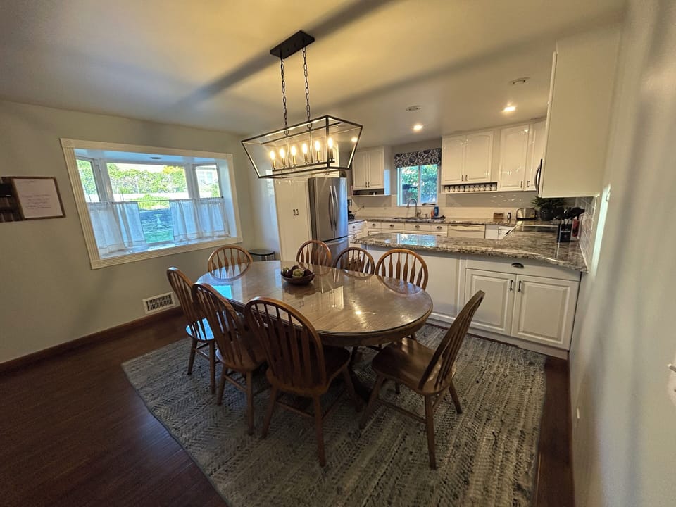 Eat in kitchen
