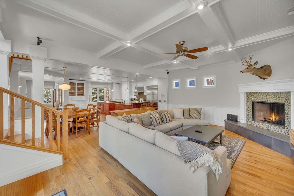 Living room 1: Main floor, Gas fireplace, Smart TV, Sonos sound system, patio access