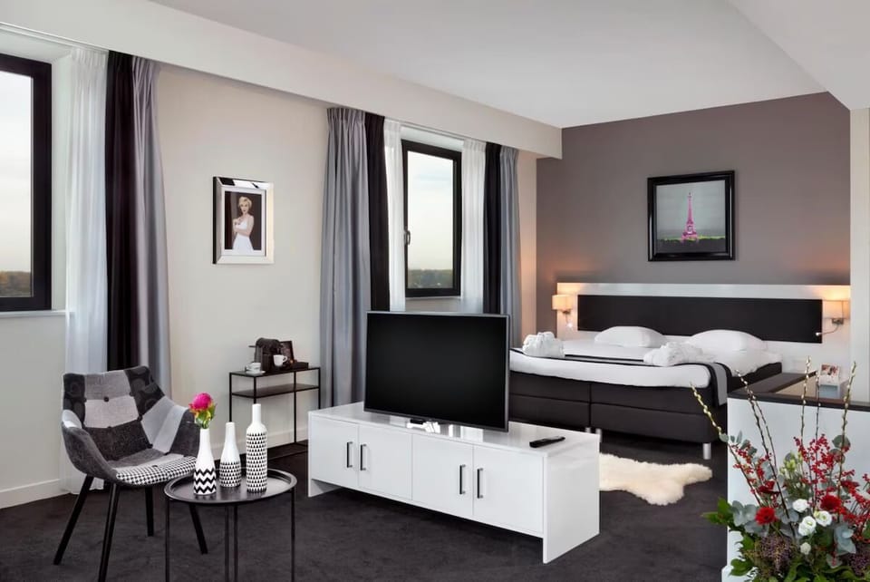 Unit with King size bed