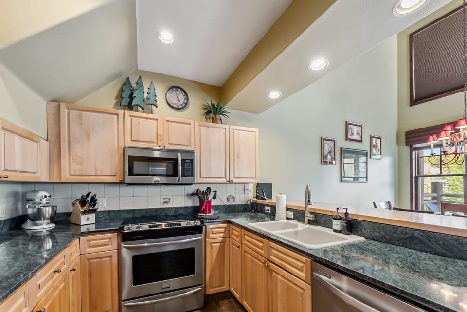 Kitchen: Main floor, drip coffee maker, Crockpot, blender, toaster, cooking utensils, tableware
