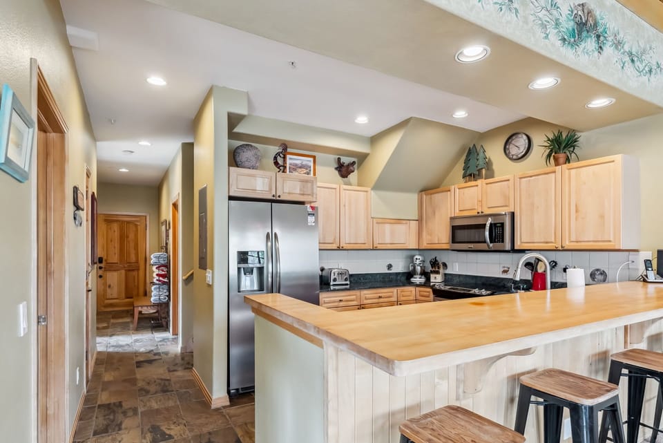 Kitchen: Main floor, drip coffee maker, Crockpot, blender, toaster, cooking utensils, tableware