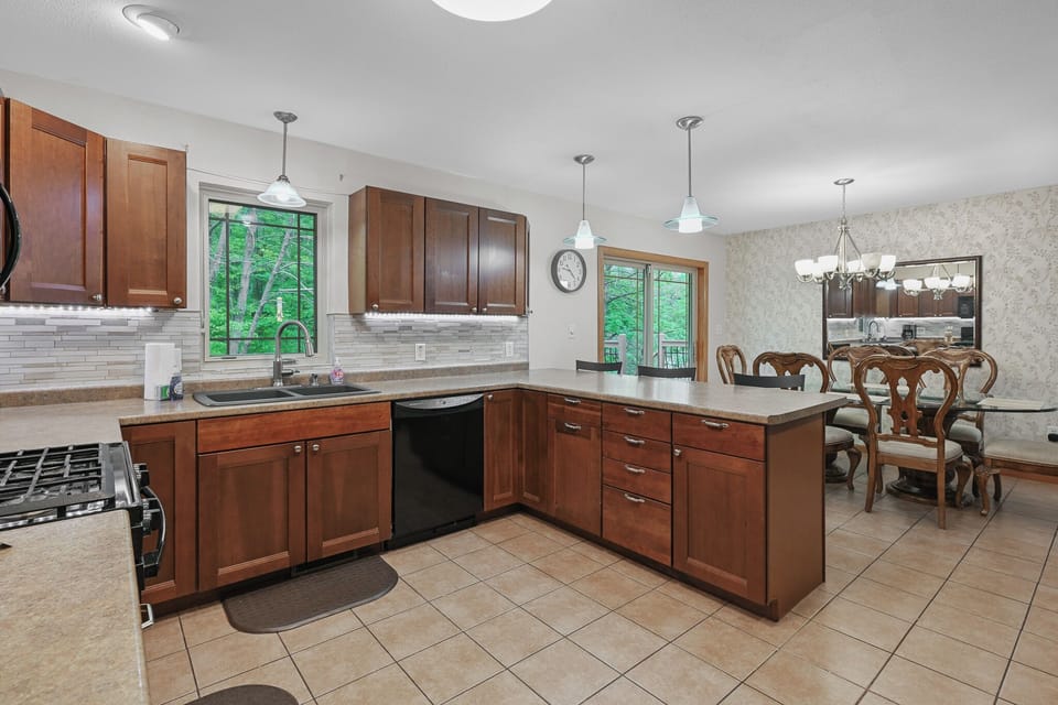 Spacious kitchen with everything you need