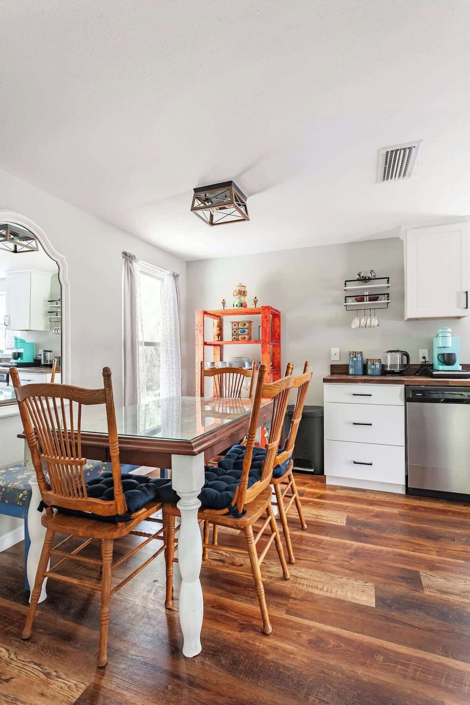 Adorable Vintage Table with 4 chairs and a bench. Seats 6 people.