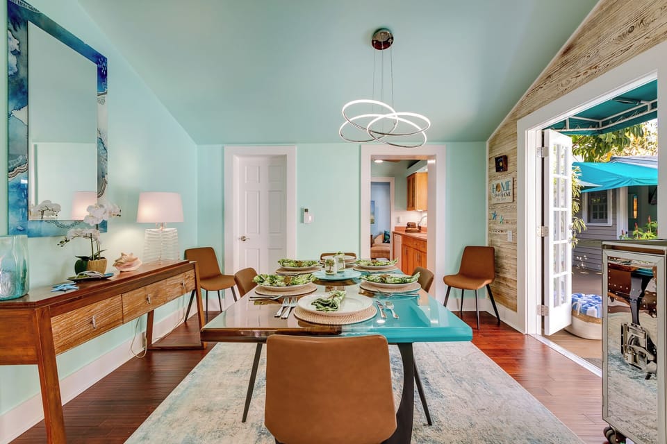 Dining for up to 6