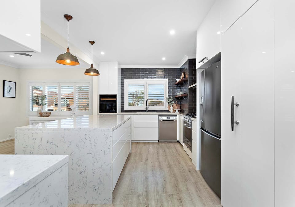 MODERN KITCHEN