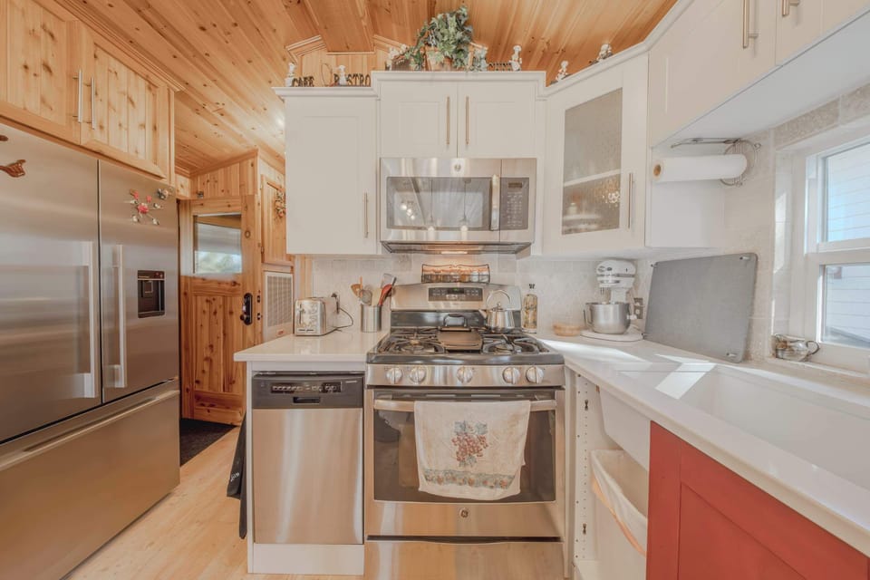 Full kitchen 