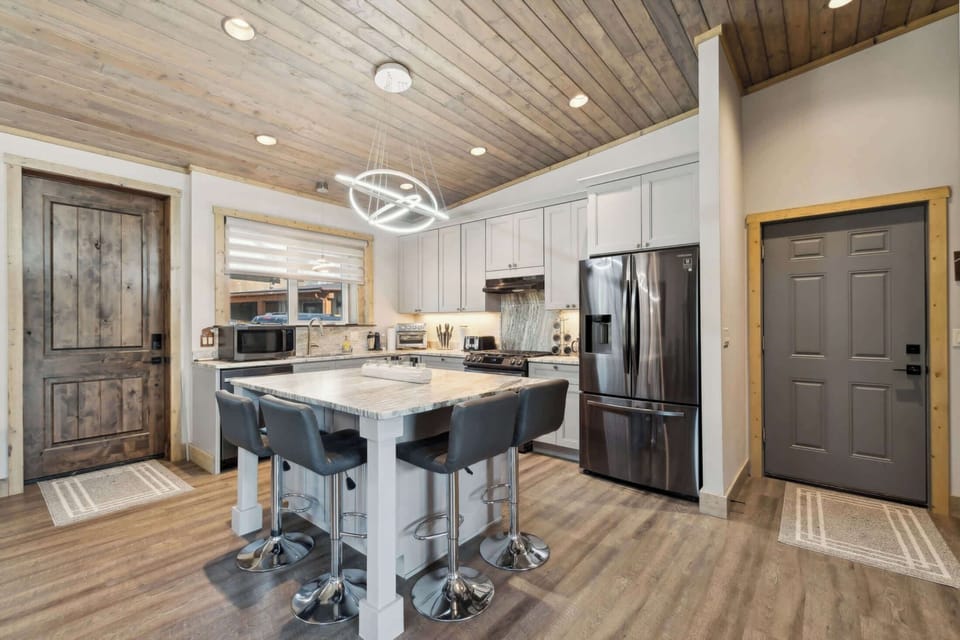 Full kitchen