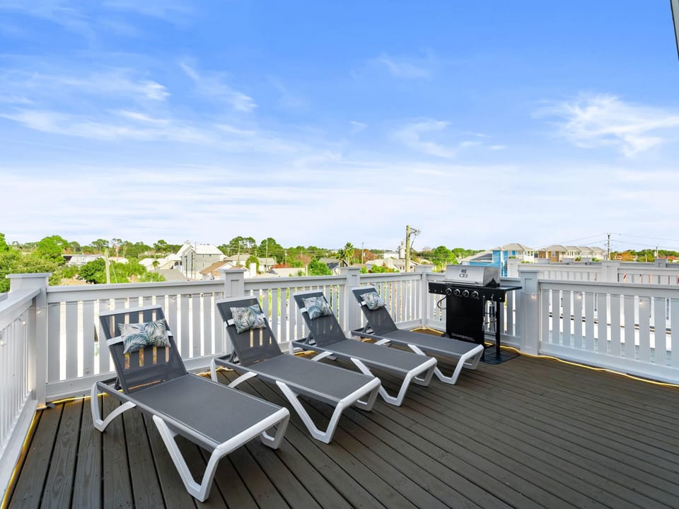 Rooftop Deck - Lounge Chairs - Third Floor