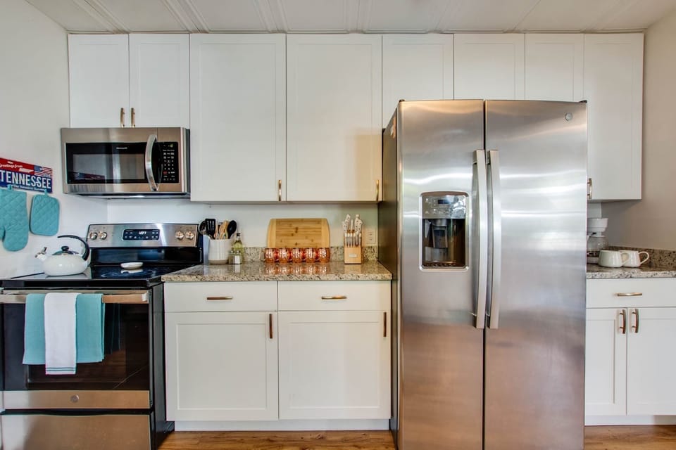 Prepare your favorite meals in the full kitchen 