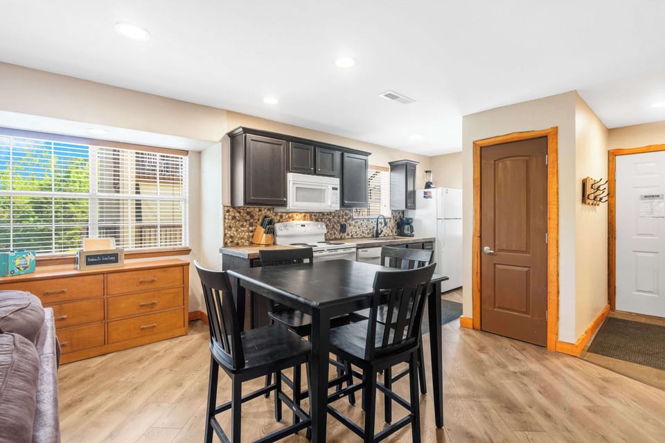 Full kitchen