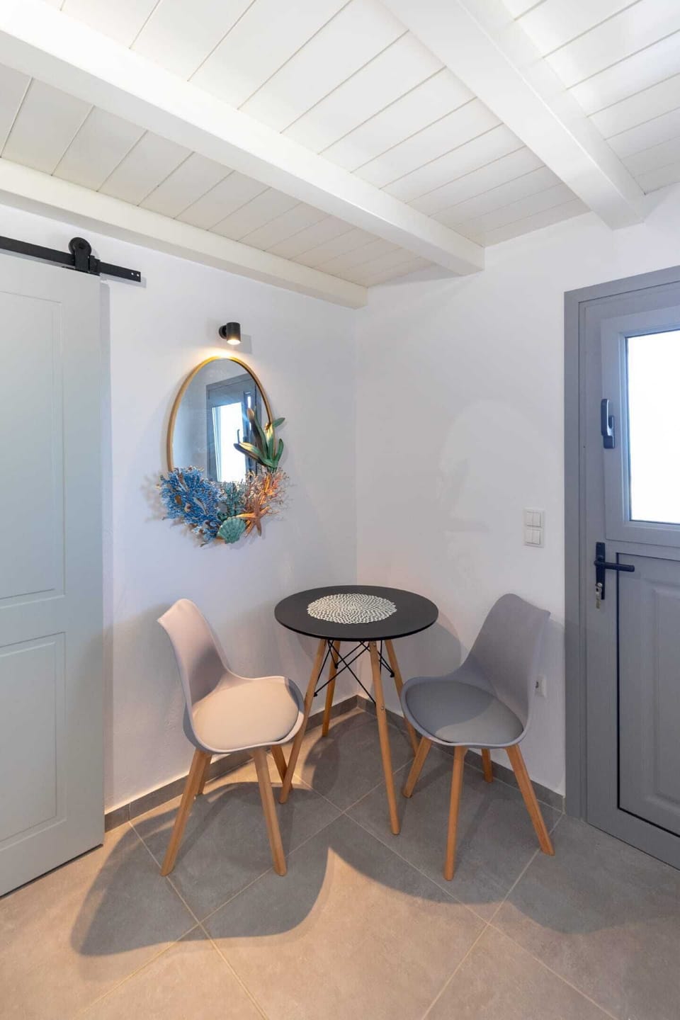 Paros Beach Studio Casa Costa Oro - indoor sitting/dining area