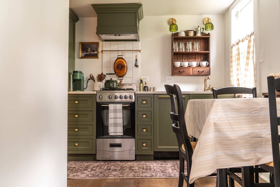 Dining table with seating for 4 in the 2nd floor kitchen