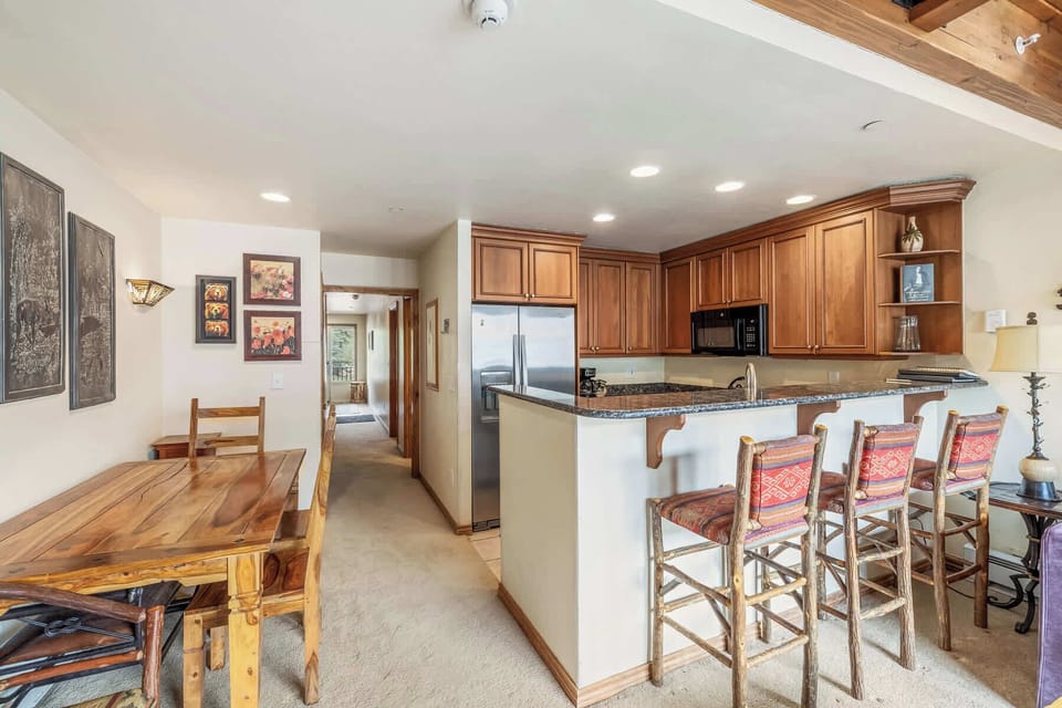 Counter seating and ding table with seating for 6 