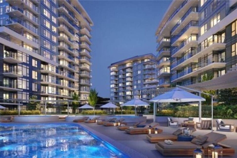 Pool/Exterior