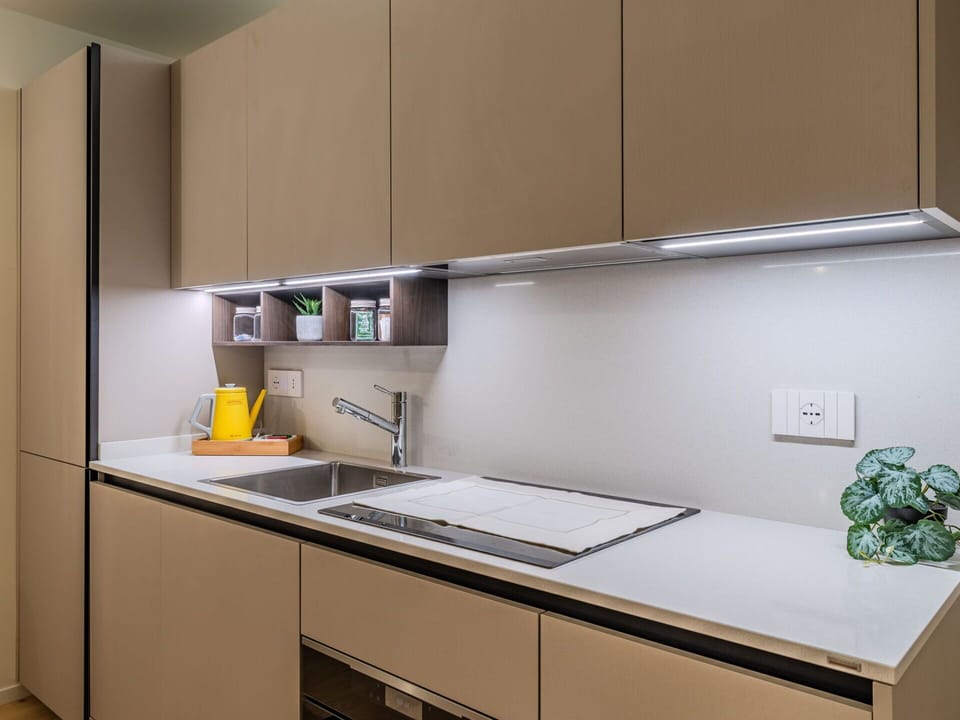 Kitchen, Kitchen Appliance, Countertop, Interior Design, Major Appliance, Cabinetry, Home Appliance, Furniture, Kitchen Stove, Apartment