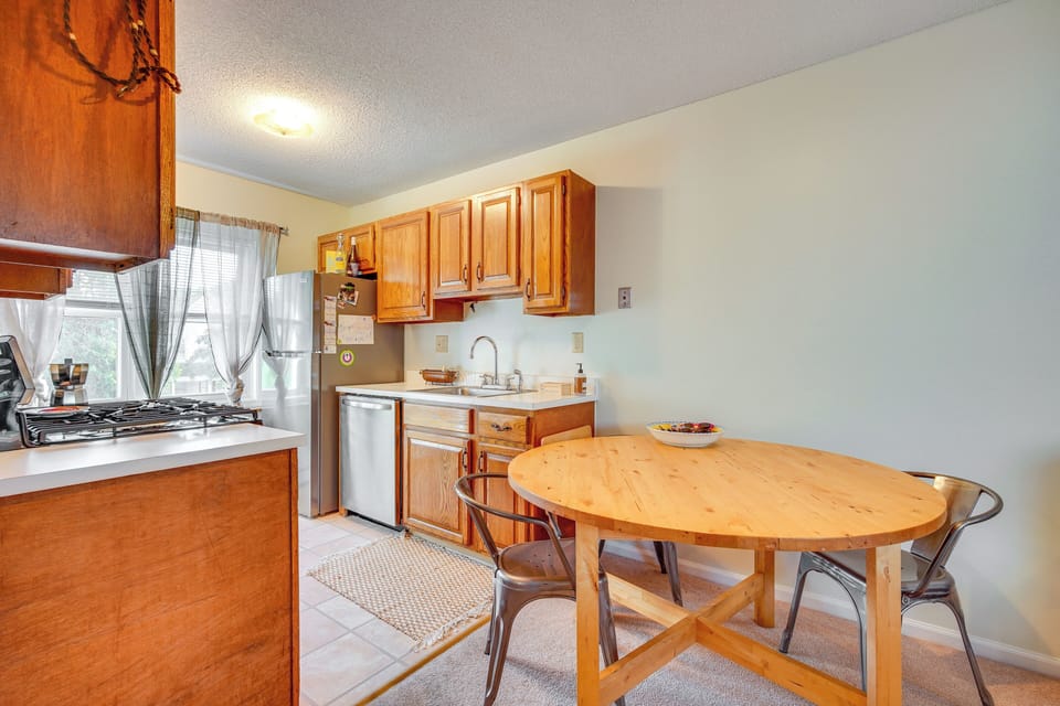 Dining Area | Dishware & Flatware | Main Floor