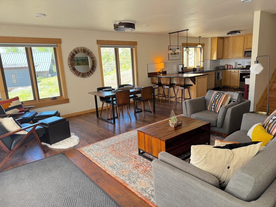 Methow Valley Dream offers an open living, dining and kitchen area