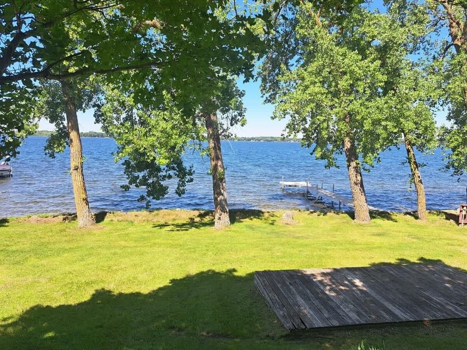 Getawaytreeswithlake