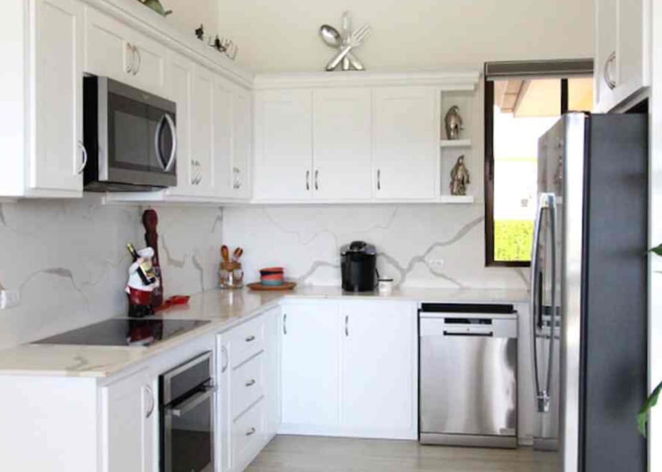 Full kitchen