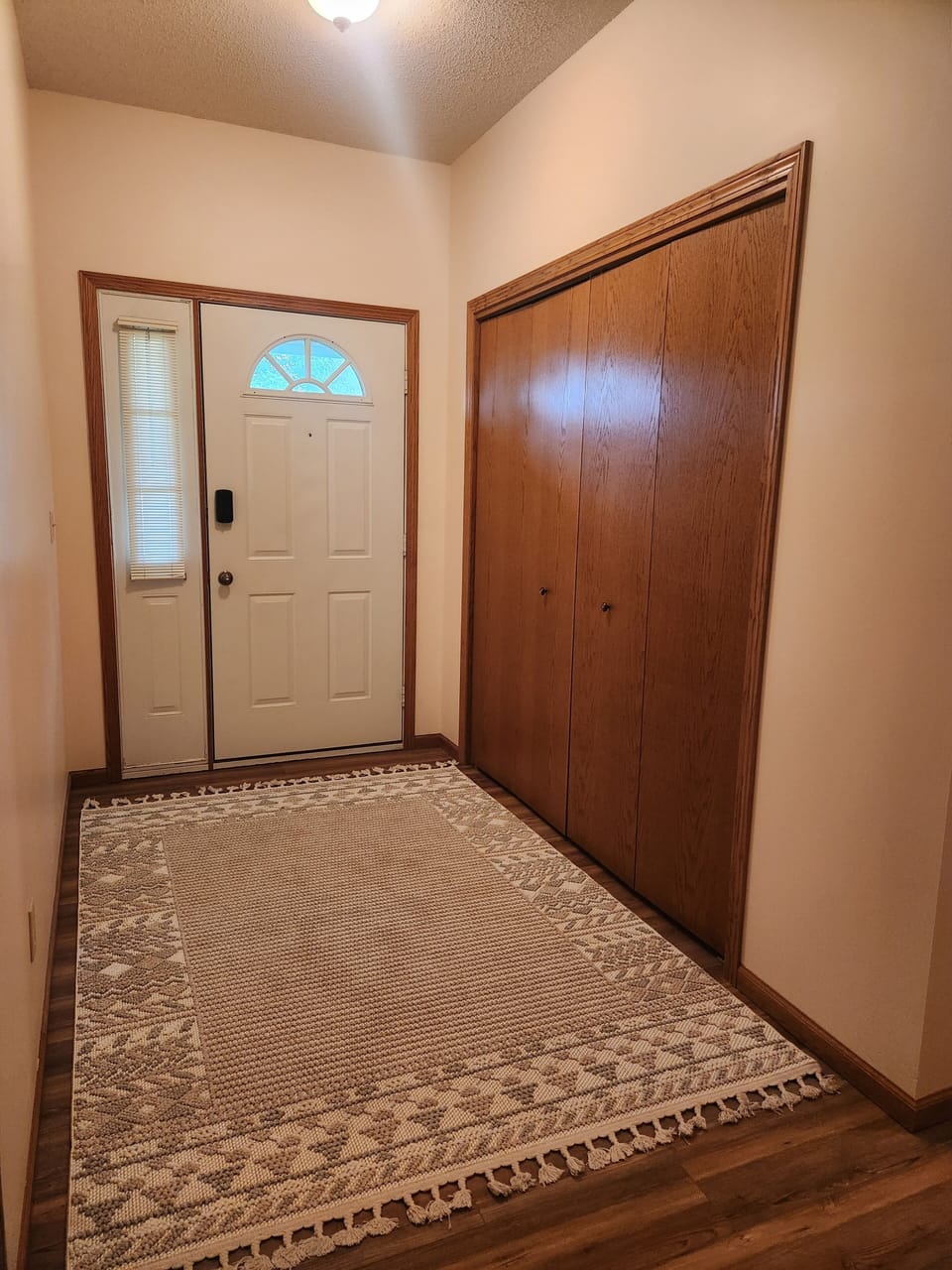 Front Door
Closet - Queen & 2 Twin blowup Mattresses w/pumps & sheets
PacknPlay